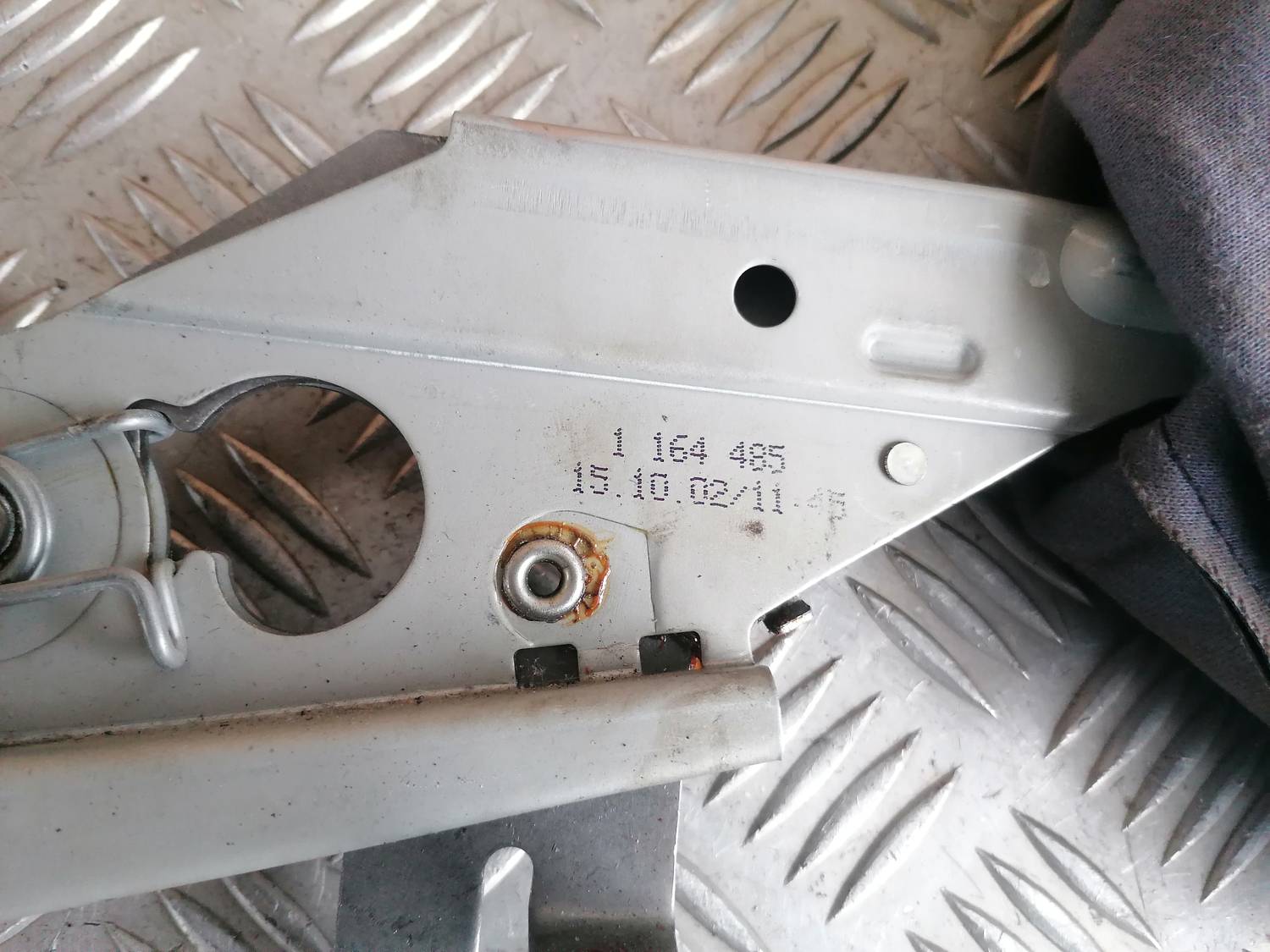 Stāvbremzes svira priekš BMW 318D E46 2002 SEDAN 6 Stāvbremzes svira priekš BMW 318D E46 2002 SEDAN