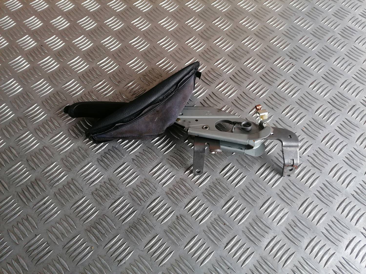 Stāvbremzes svira priekš BMW 318D E46 2002 SEDAN 3 Stāvbremzes svira priekš BMW 318D E46 2002 SEDAN