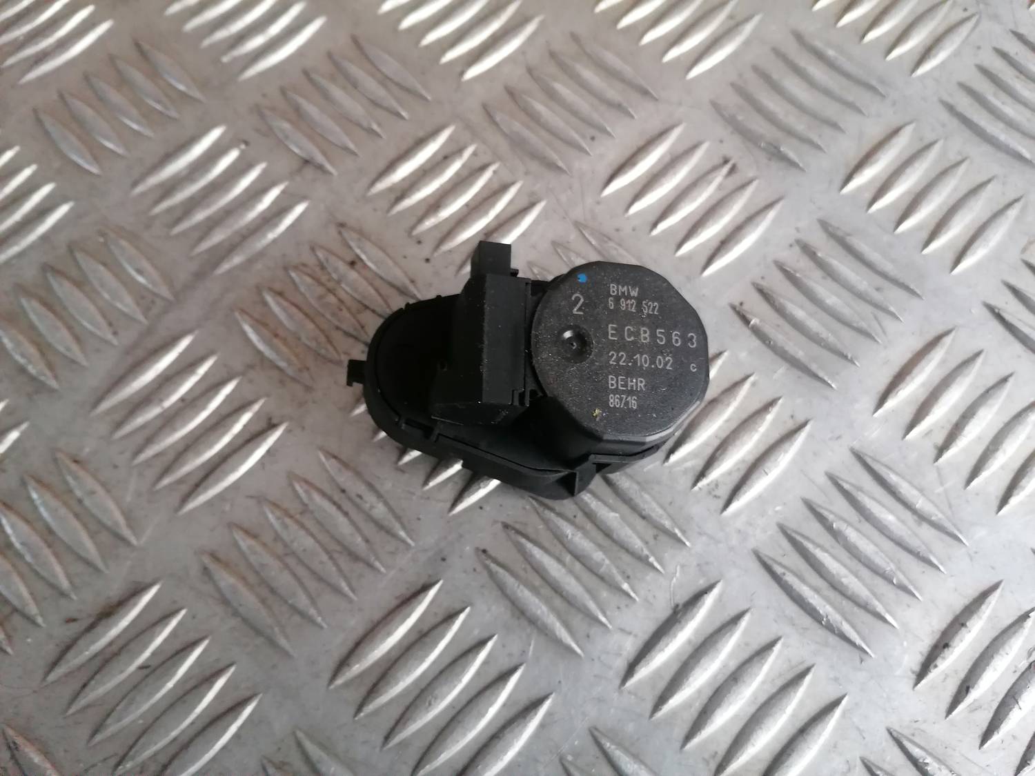 Apsildes sistēmas aktuators priekš BMW 318D E46 2002 SEDAN 2 Apsildes sistēmas aktuators priekš BMW 318D E46 2002 SEDAN