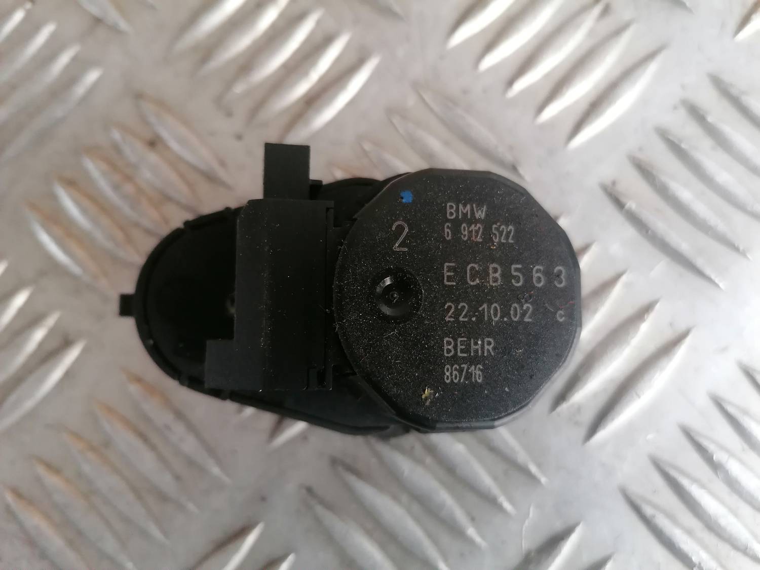 Apsildes sistēmas aktuators priekš BMW 318D E46 2002 SEDAN 4 Apsildes sistēmas aktuators priekš BMW 318D E46 2002 SEDAN