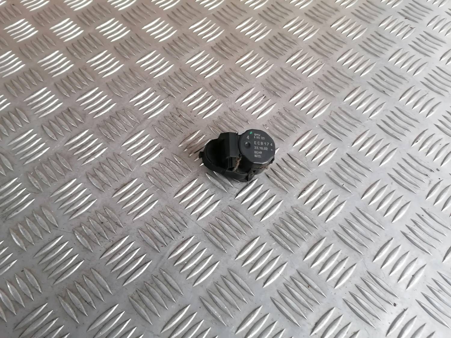 Apsildes sistēmas aktuators priekš BMW 318D E46 2002 SEDAN 1 Apsildes sistēmas aktuators priekš BMW 318D E46 2002 SEDAN