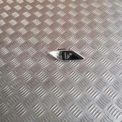 Apgaismojums aizmugurējā statņa apdarē priekš BMW 318D E46 2002 SEDAN