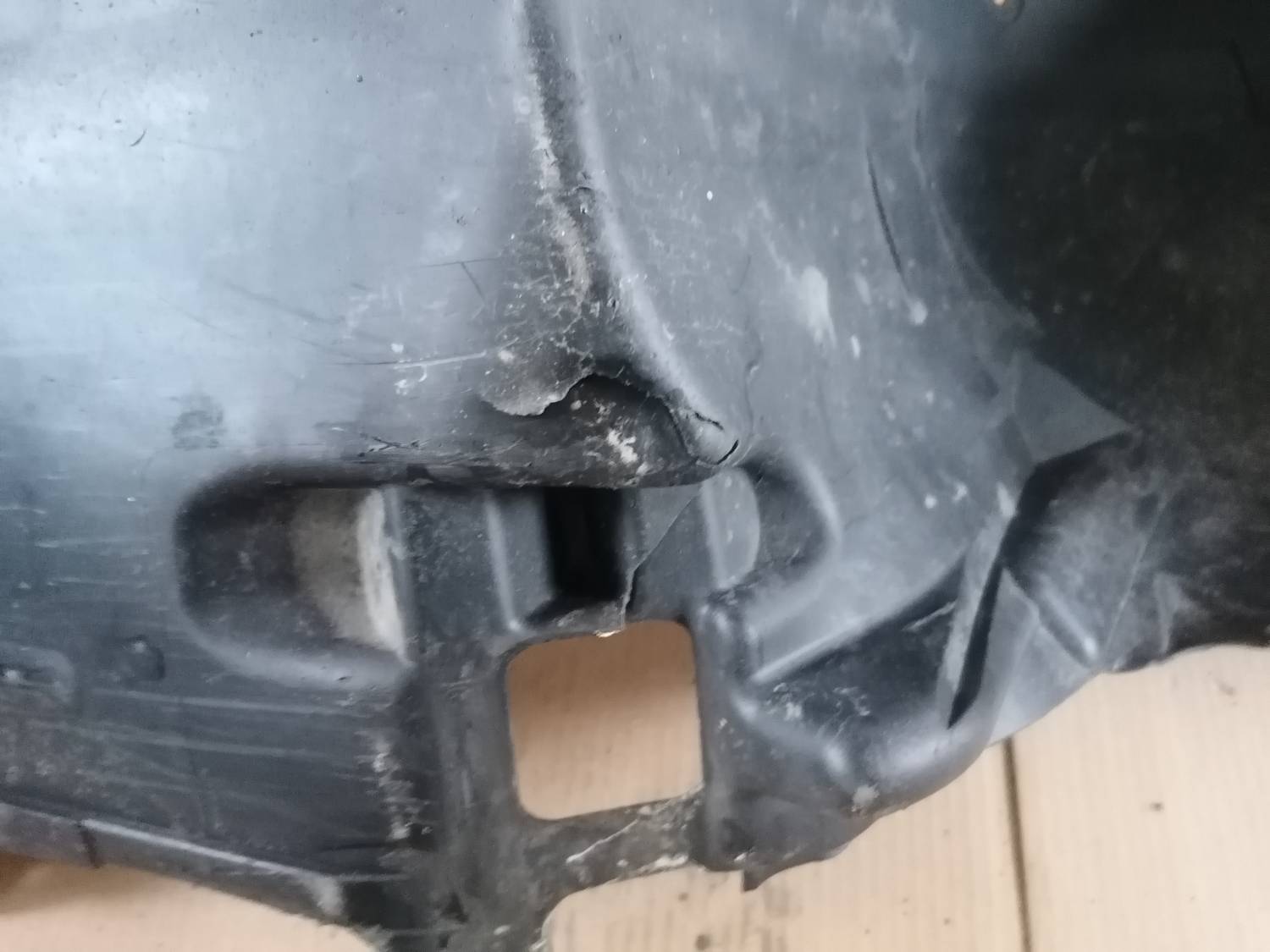 Priekšējais labais paspārns priekš BMW 318D E46 2002 SEDAN 4 Priekšējais labais paspārns priekš BMW 318D E46 2002 SEDAN