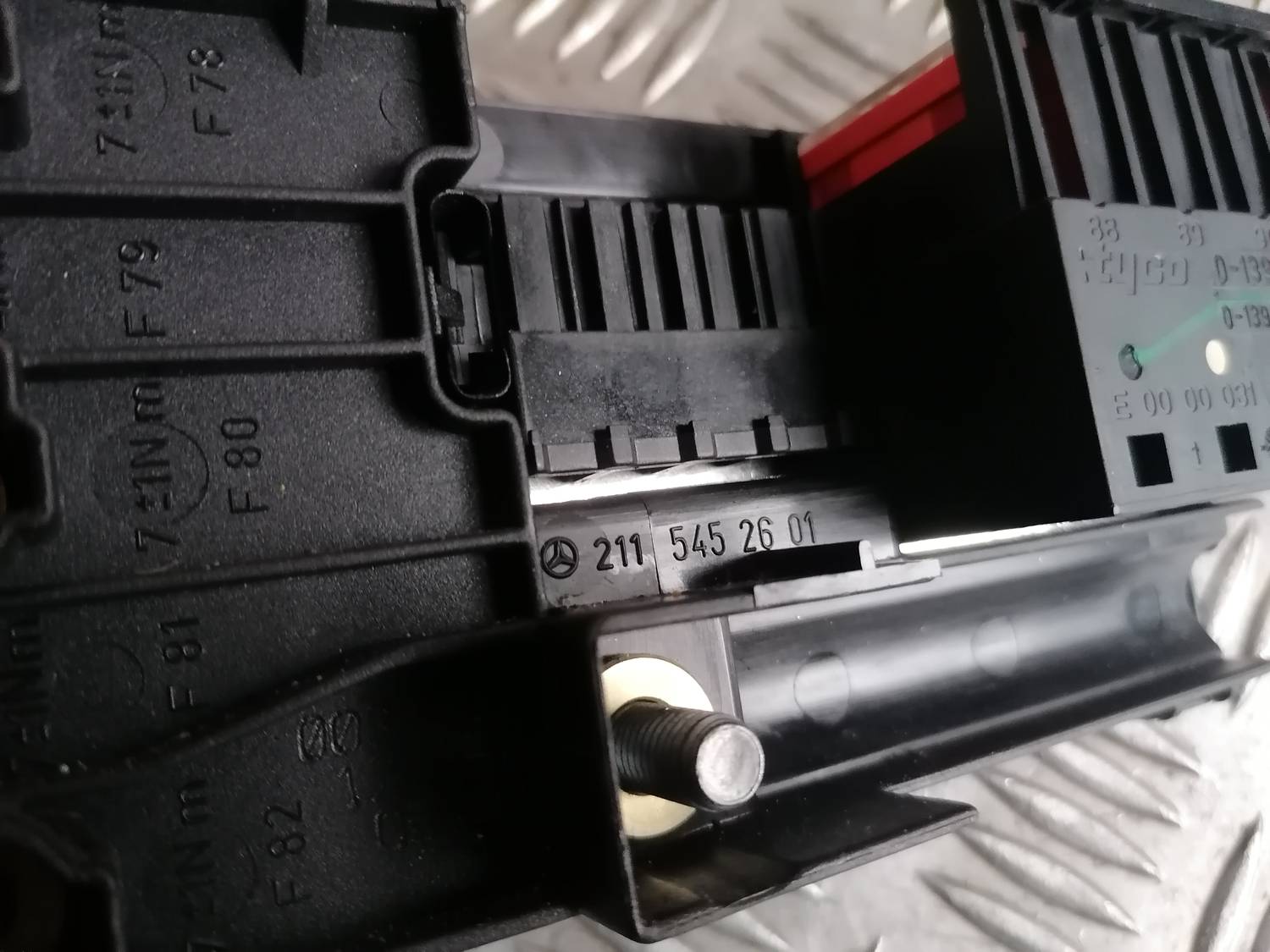 Drošinātāju bloks priekš MERCEDES BENZ ML280 2008 OBSIDIAN BLACK 6 Drošinātāju bloks priekš MERCEDES BENZ ML280 2008 OBSIDIAN BLACK