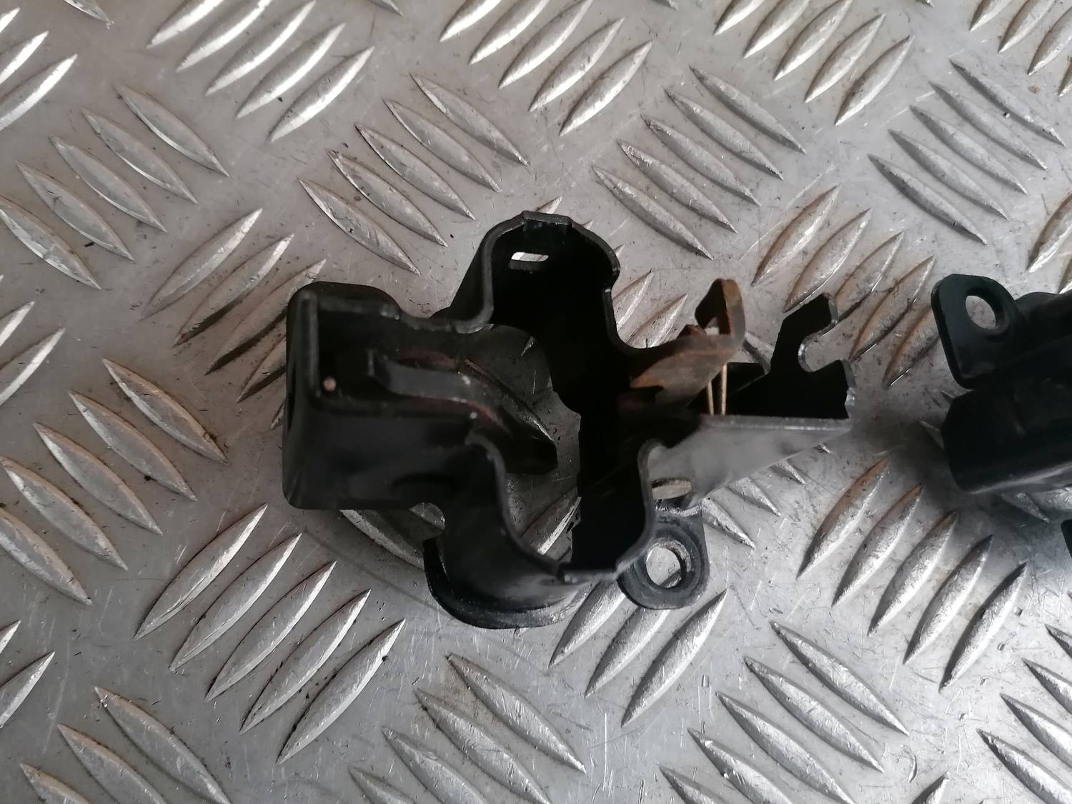 Pārsega slēdzene priekš MERCEDES BENZ ML280 2008 OBSIDIAN BLACK 4 Pārsega slēdzene priekš MERCEDES BENZ ML280 2008 OBSIDIAN BLACK