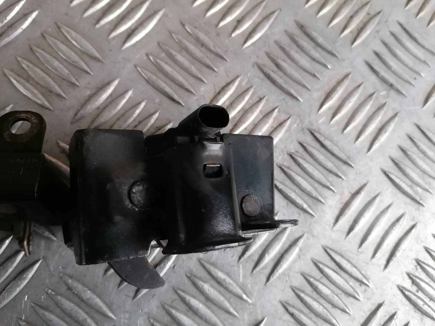 Pārsega slēdzene priekš MERCEDES BENZ ML280 2008 OBSIDIAN BLACK 5 Pārsega slēdzene priekš MERCEDES BENZ ML280 2008 OBSIDIAN BLACK