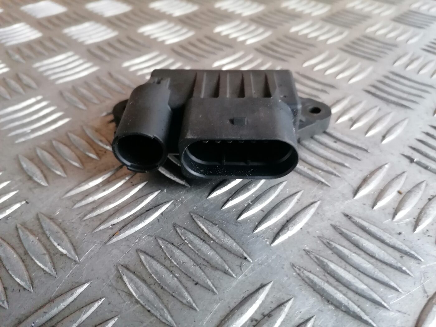 Kvēlsveču releja priekš MERCEDES BENZ ML280 2008 OBSIDIAN BLACK 3 Kvēlsveču releja priekš MERCEDES BENZ ML280 2008 OBSIDIAN BLACK