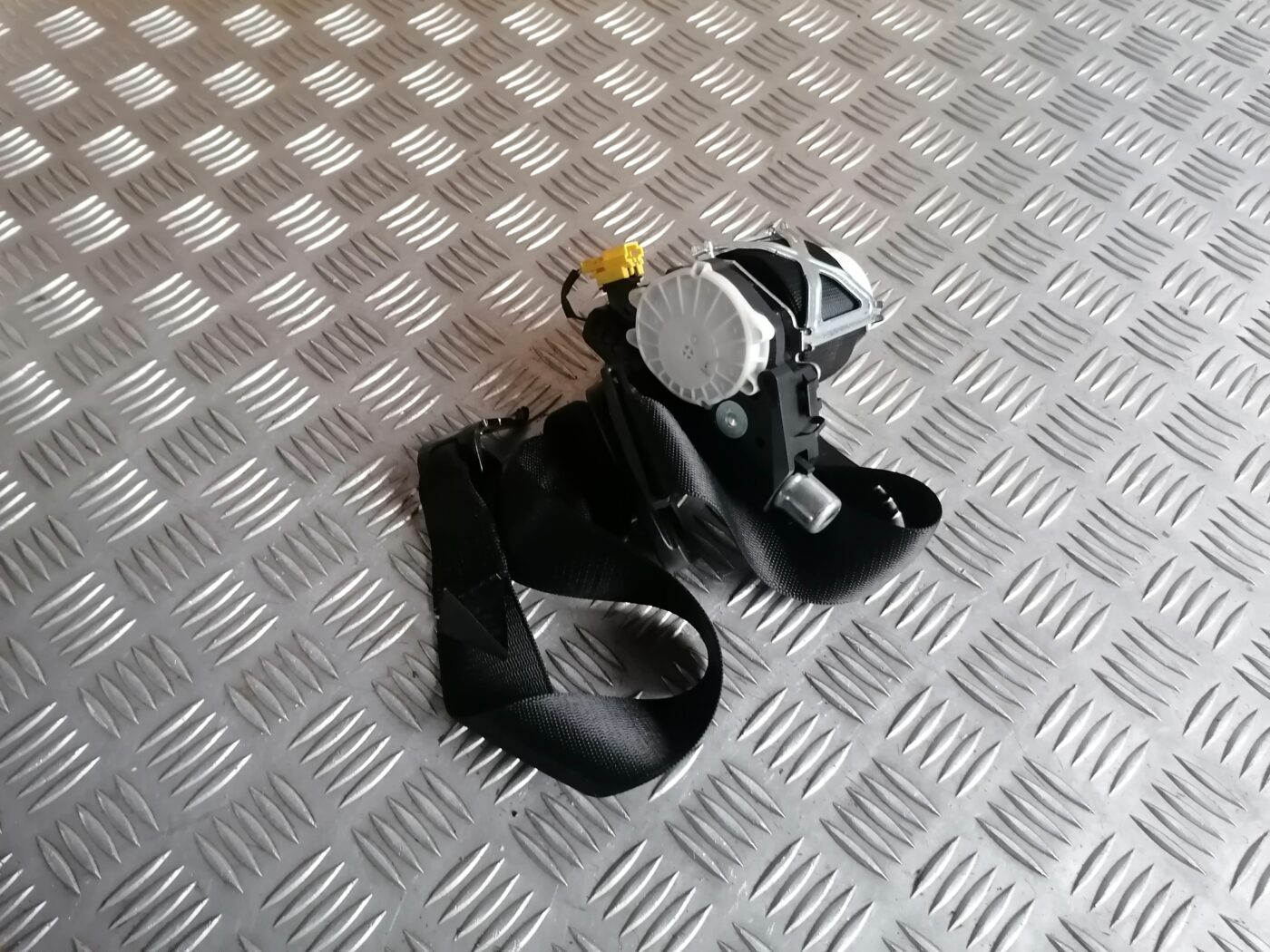 Aizmugurējā labā drošības josta priekš MERCEDES BENZ ML280 2008 OBSIDIAN BLACK 2 Aizmugurējā labā drošības josta priekš MERCEDES BENZ ML280 2008 OBSIDIAN BLACK