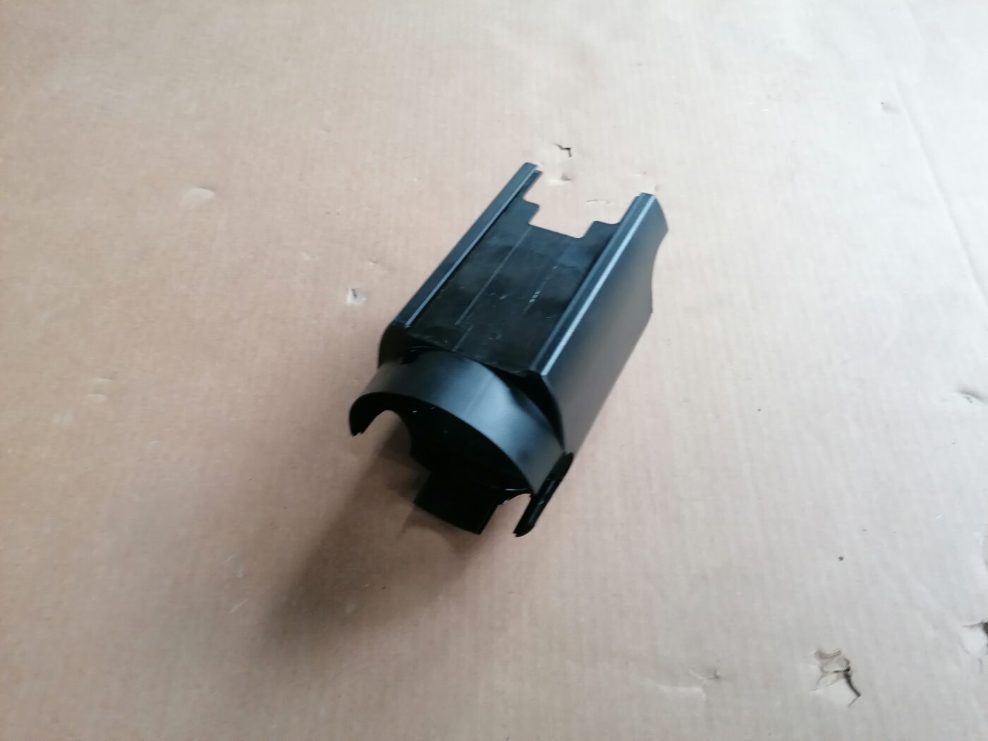 Stūres statnes putekļu aizsargs (salonā) priekš MERCEDES BENZ ML280 2008 OBSIDIAN BLACK 1 Stūres statnes putekļu aizsargs (salonā) priekš MERCEDES BENZ ML280 2008 OBSIDIAN BLACK