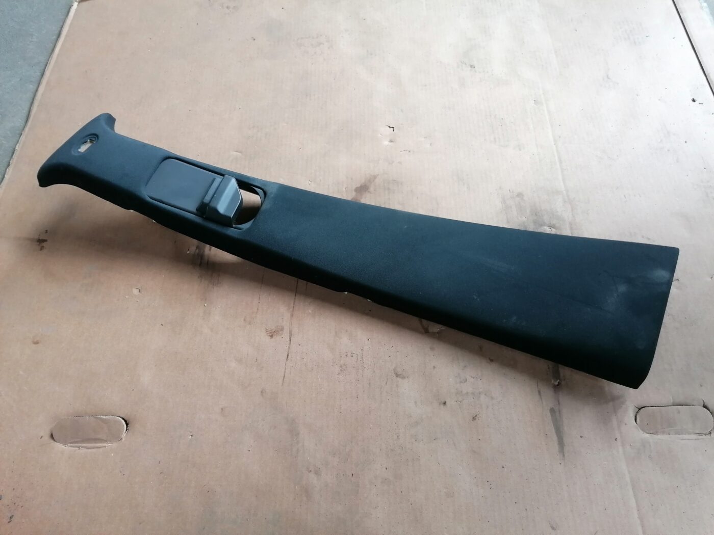 Vidējas salona statnes apdare priekš MERCEDES BENZ ML280 2008 OBSIDIAN BLACK 1 Vidējas salona statnes apdare priekš MERCEDES BENZ ML280 2008 OBSIDIAN BLACK