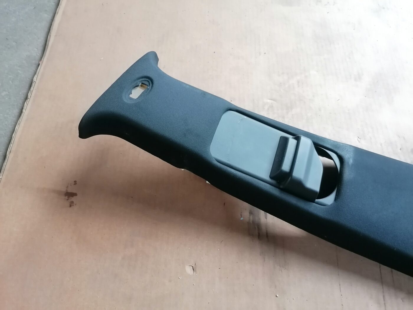 Vidējas salona statnes apdare priekš MERCEDES BENZ ML280 2008 OBSIDIAN BLACK 2 Vidējas salona statnes apdare priekš MERCEDES BENZ ML280 2008 OBSIDIAN BLACK