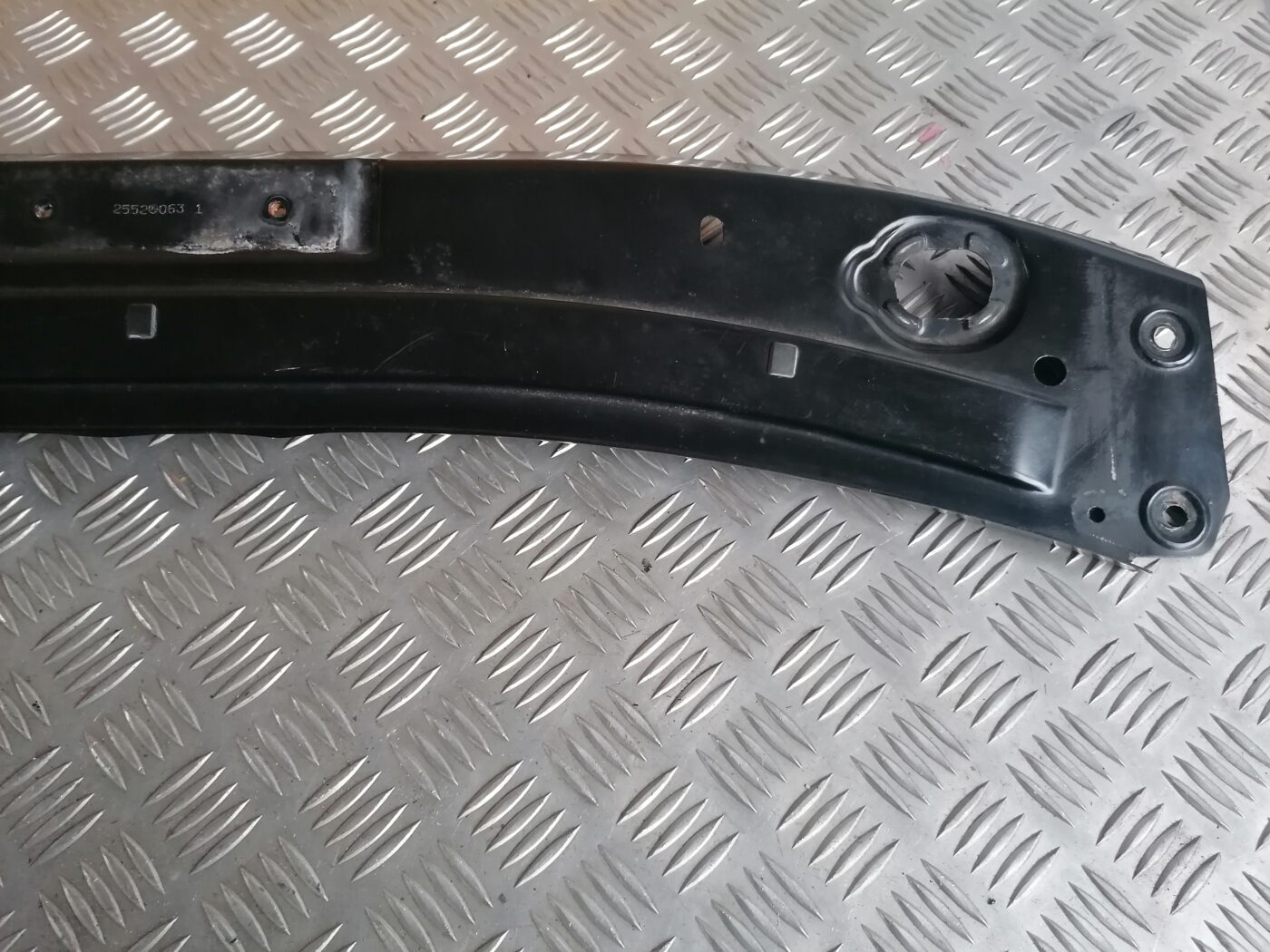 Priekšējā radiatora rāmja augšēja daļa priekš MERCEDES BENZ ML280 2008 OBSIDIAN BLACK 4 Priekšējā radiatora rāmja augšēja daļa priekš MERCEDES BENZ ML280 2008 OBSIDIAN BLACK