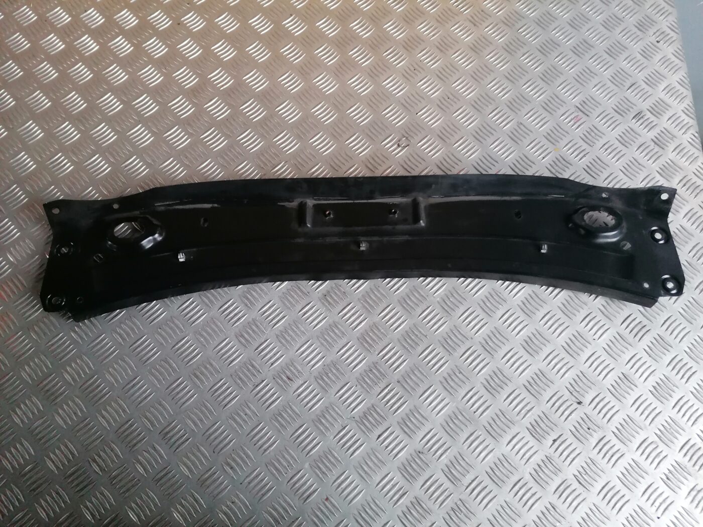 Priekšējā radiatora rāmja augšēja daļa priekš MERCEDES BENZ ML280 2008 OBSIDIAN BLACK 8 Priekšējā radiatora rāmja augšēja daļa priekš MERCEDES BENZ ML280 2008 OBSIDIAN BLACK