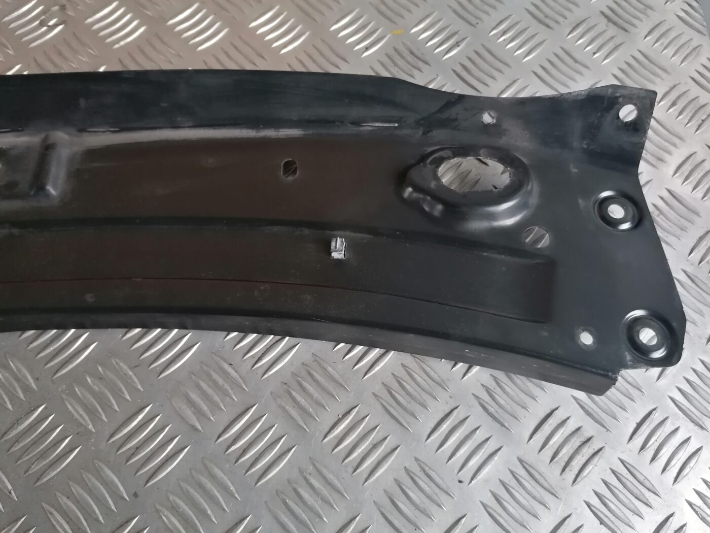 Priekšējā radiatora rāmja augšēja daļa priekš MERCEDES BENZ ML280 2008 OBSIDIAN BLACK 7 Priekšējā radiatora rāmja augšēja daļa priekš MERCEDES BENZ ML280 2008 OBSIDIAN BLACK