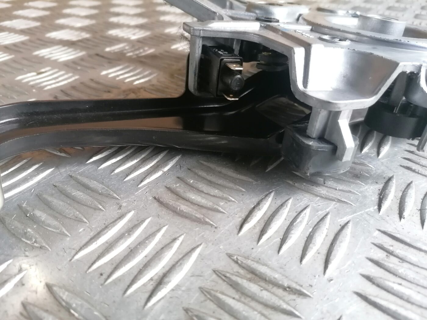 Stāvbremzes pedālis priekš MERCEDES BENZ ML280 2008 OBSIDIAN BLACK 5 Stāvbremzes pedālis priekš MERCEDES BENZ ML280 2008 OBSIDIAN BLACK