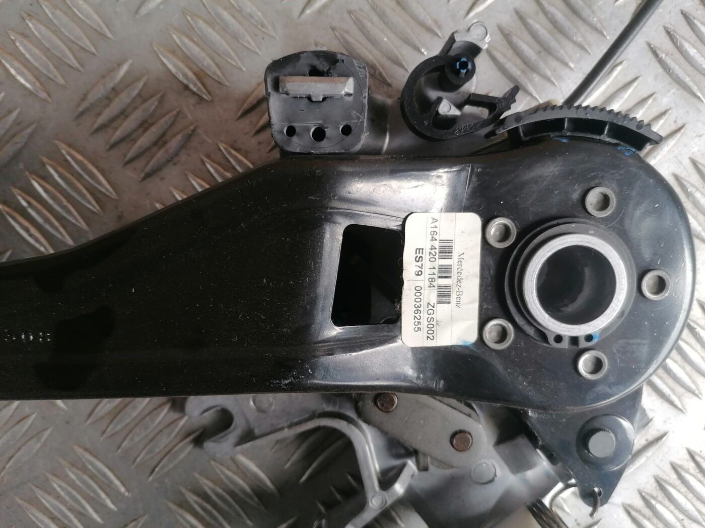 Stāvbremzes pedālis priekš MERCEDES BENZ ML280 2008 OBSIDIAN BLACK 8 Stāvbremzes pedālis priekš MERCEDES BENZ ML280 2008 OBSIDIAN BLACK