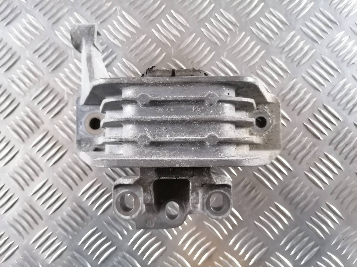 Dzinēja kronšteins priekš VW CRAFTER 2018 5 Dzinēja kronšteins priekš VW CRAFTER 2018