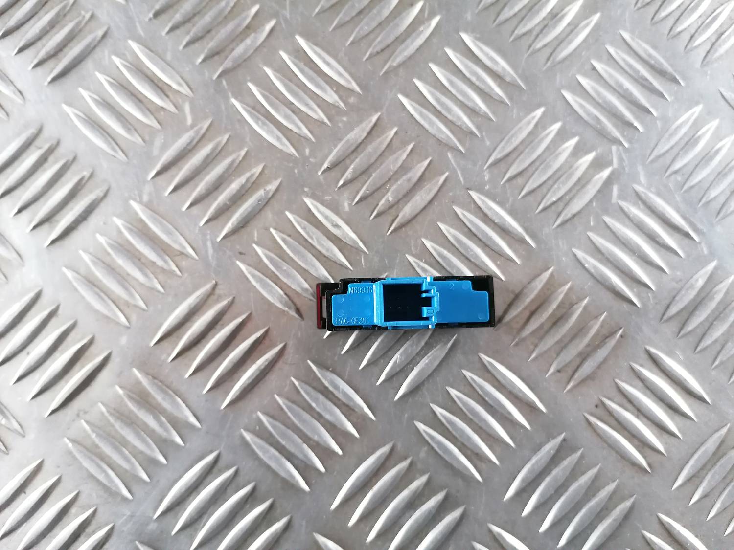 Trauksmes poga priekš VW CRAFTER 2018 3 Trauksmes poga priekš VW CRAFTER 2018