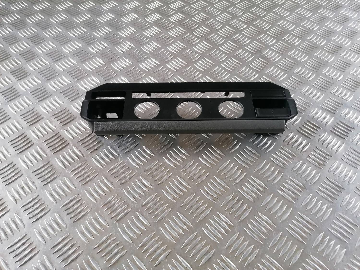 Mērinstrumentu paneļa dekoratīvais rāmis priekš VW CRAFTER 2018 1 Mērinstrumentu paneļa dekoratīvais rāmis priekš VW CRAFTER 2018