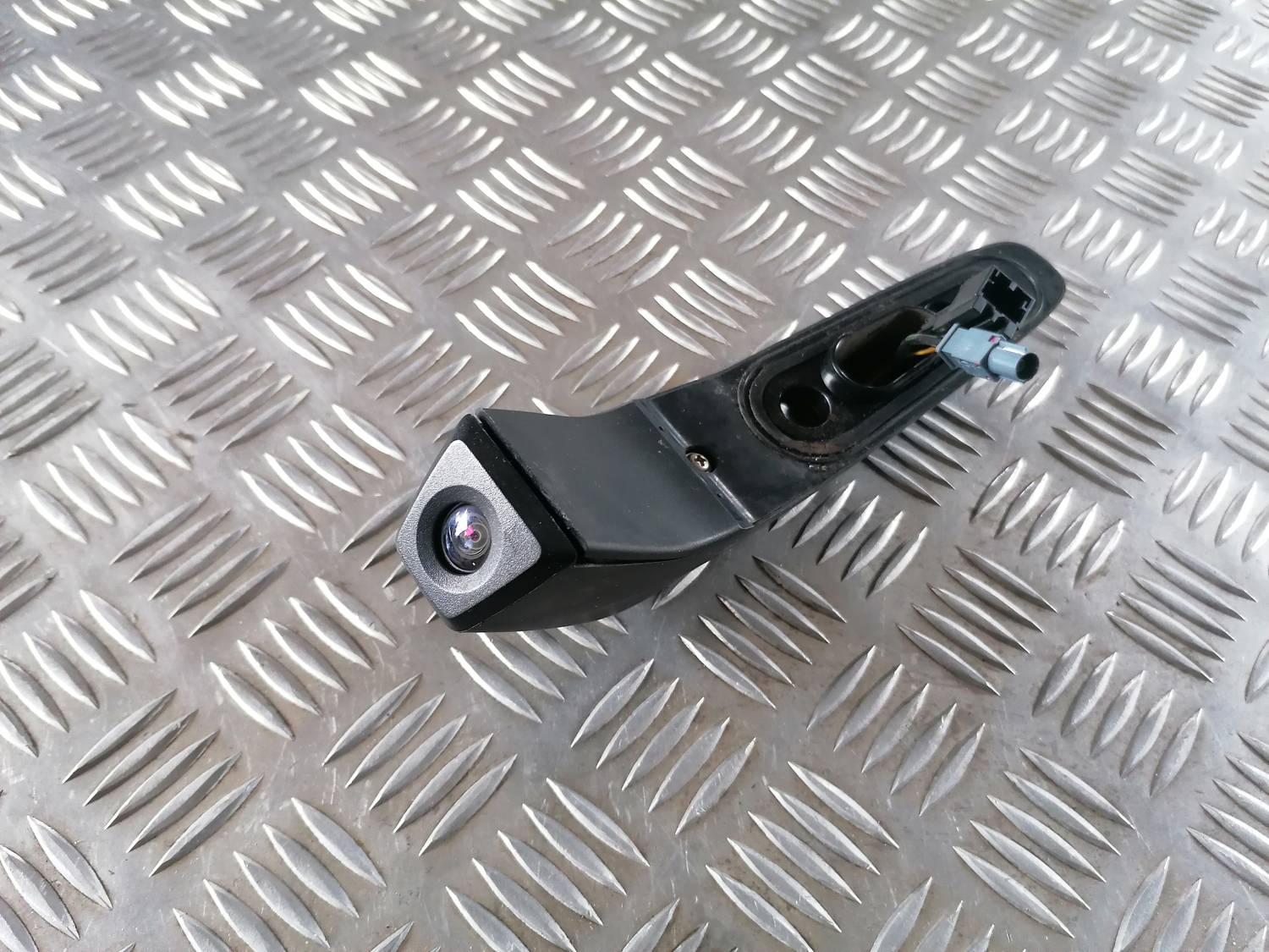 Atpakaļskata kamera priekš VW CRAFTER 2018 4 Atpakaļskata kamera priekš VW CRAFTER 2018