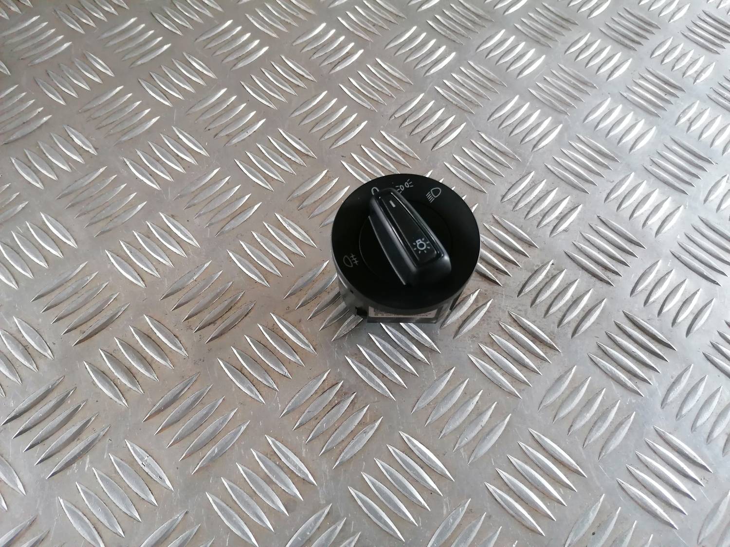 Gaismas slēdzis priekš VW CRAFTER 2018 2 Gaismas slēdzis priekš VW CRAFTER 2018