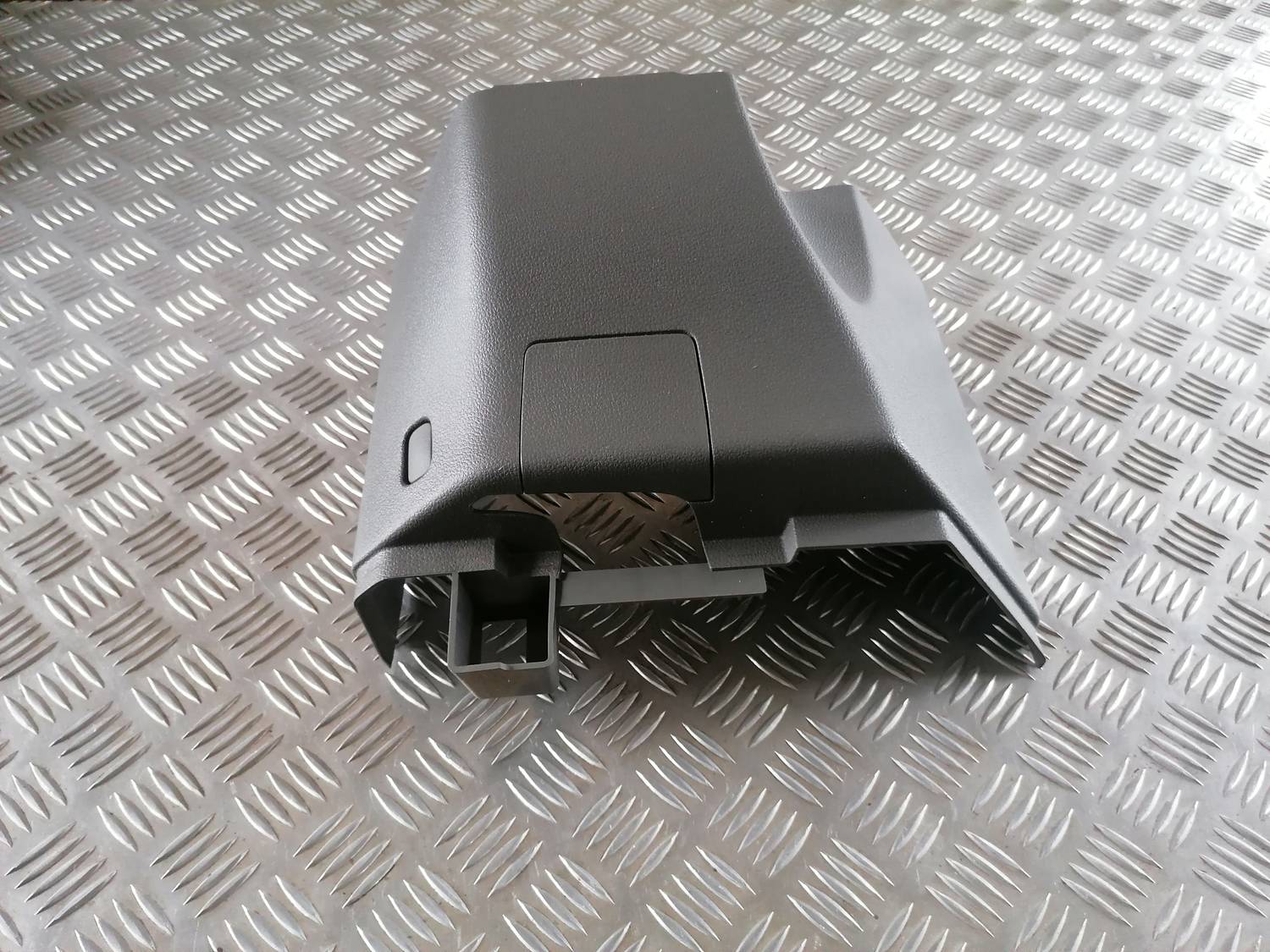 Mērinstrumentu paneļa apakšēja apdare priekš VW CRAFTER 2018 1 Mērinstrumentu paneļa apakšēja apdare priekš VW CRAFTER 2018