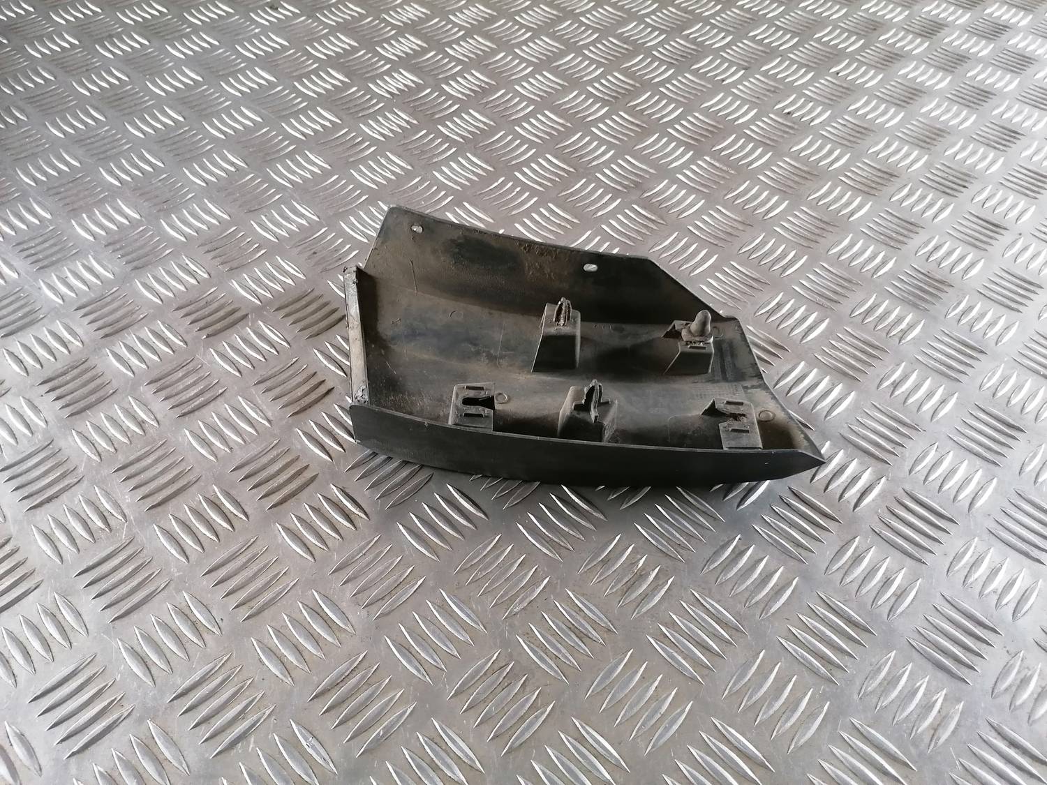 Priekšēja spārna uzlika/moldings priekš VW CRAFTER 2018 2 Priekšēja spārna uzlika/moldings priekš VW CRAFTER 2018