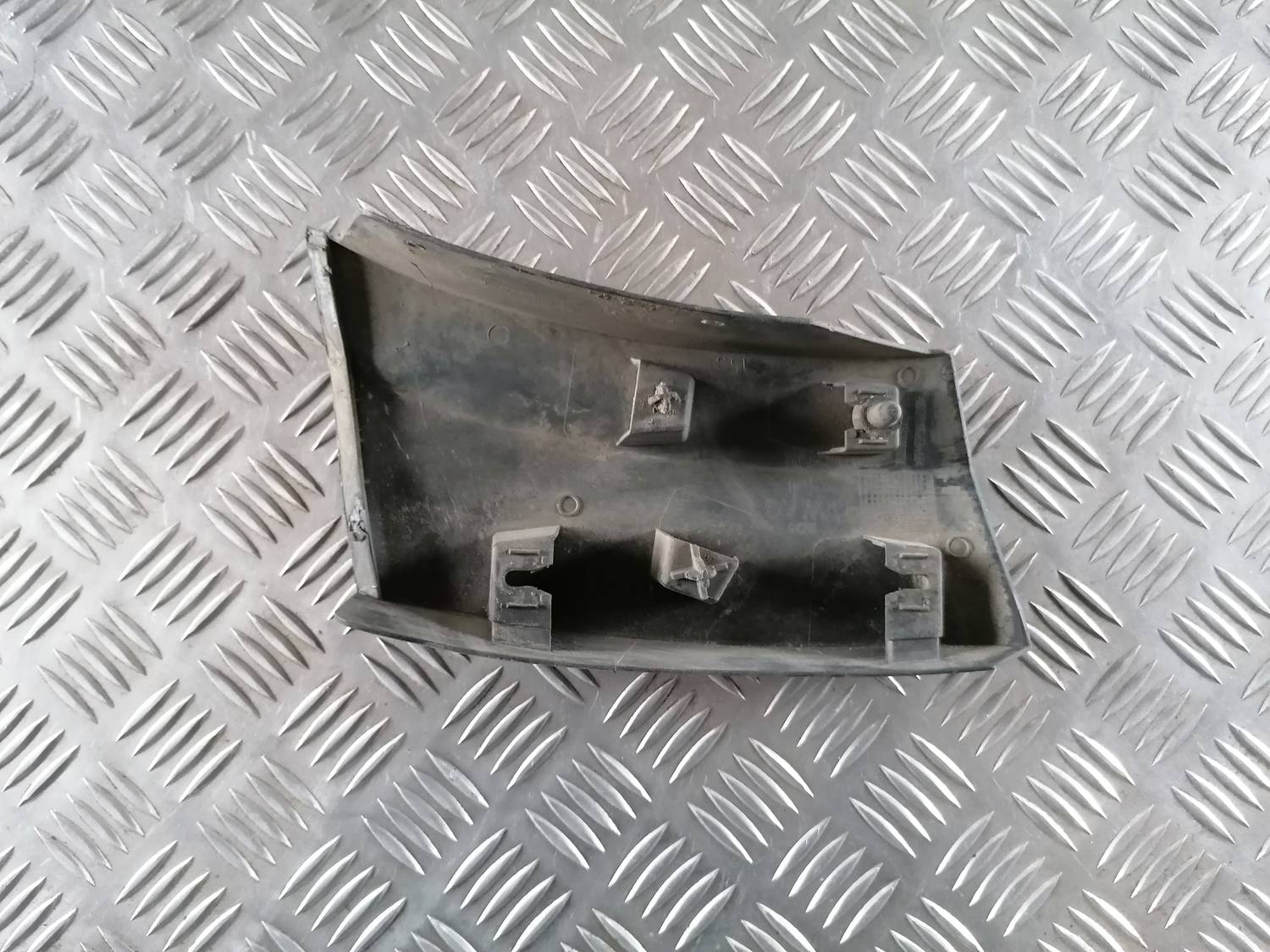 Priekšēja spārna uzlika/moldings priekš VW CRAFTER 2018 3 Priekšēja spārna uzlika/moldings priekš VW CRAFTER 2018