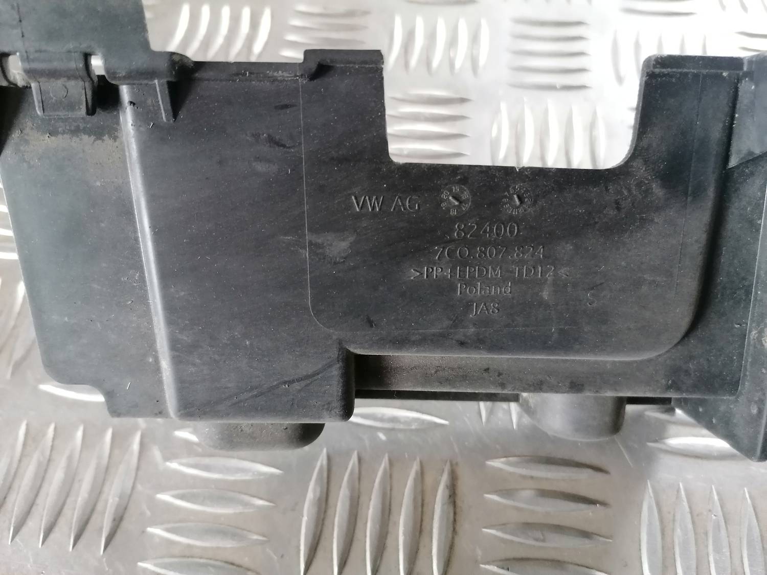 Aizmugurēja bufera kronšteins priekš VW CRAFTER 2018 3 Aizmugurēja bufera kronšteins priekš VW CRAFTER 2018