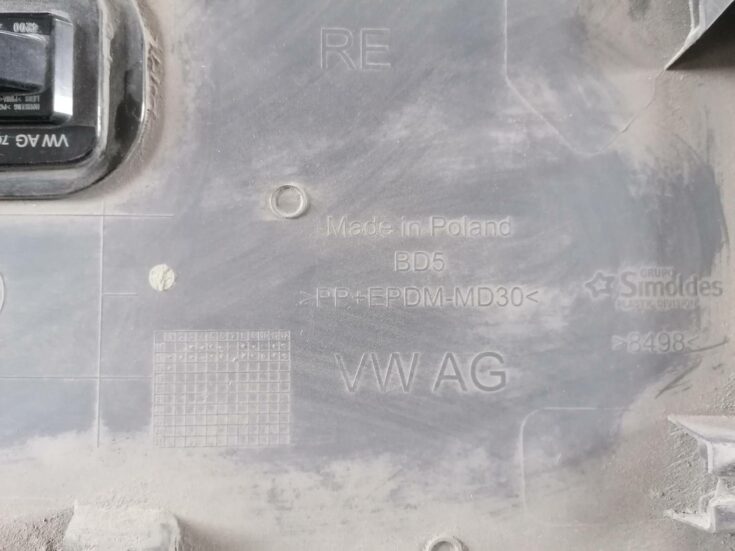 Priekšējo labo durvju moldings priekš VW CRAFTER 2018