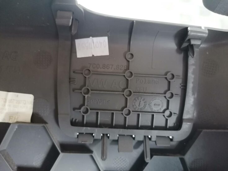 Centrālās konsoles (apdares) sānu panelis priekš VW CRAFTER 2018