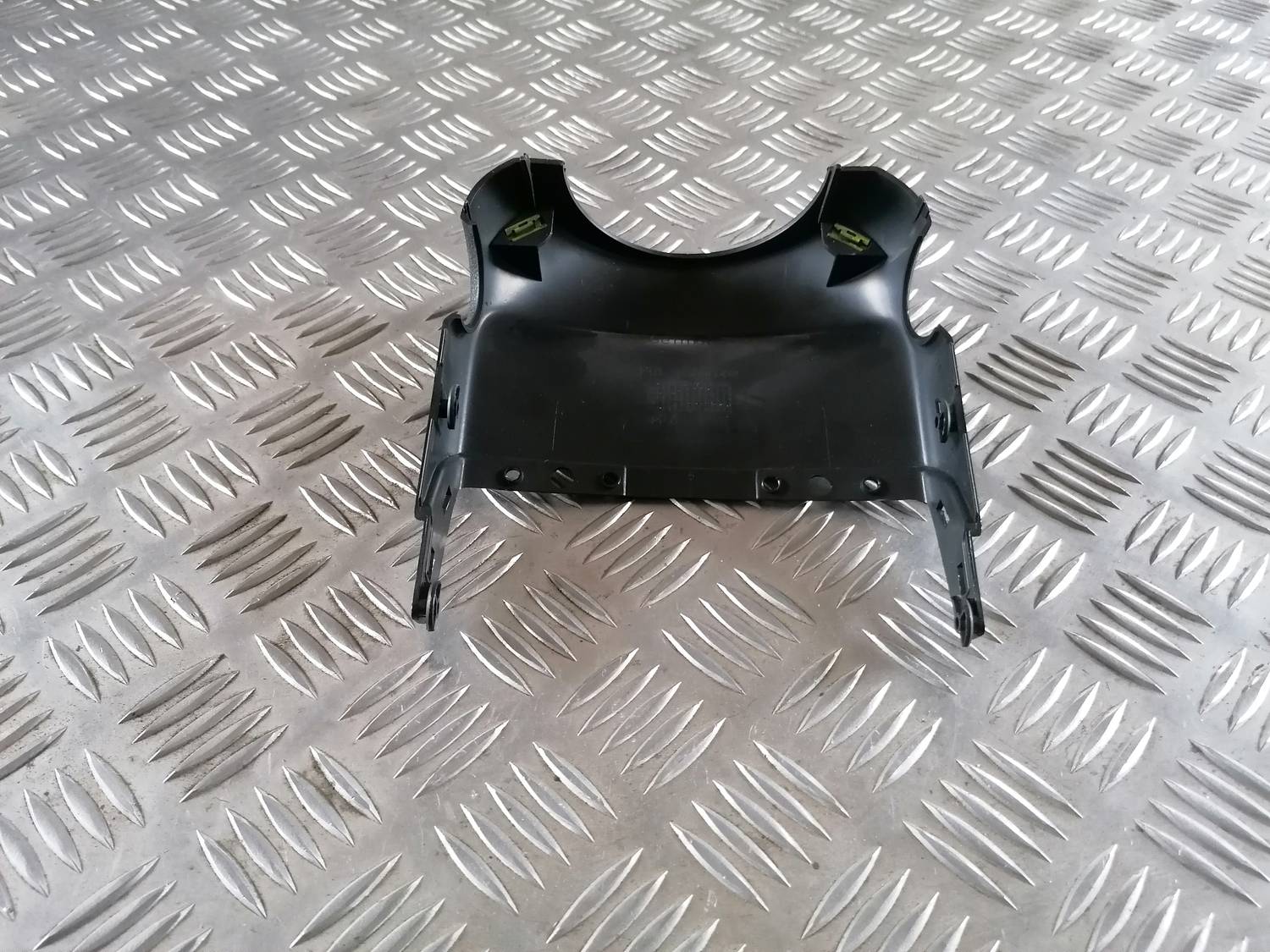 Stūres statnes putekļu aizsargs (salonā) priekš VW CRAFTER 2018 2 Stūres statnes putekļu aizsargs (salonā) priekš VW CRAFTER 2018