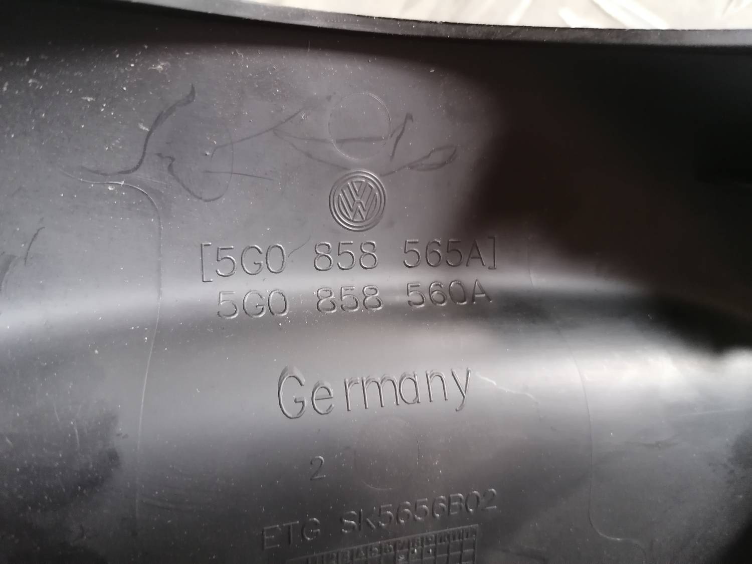 Stūres statnes putekļu aizsargs (salonā) priekš VW CRAFTER 2018 4 Stūres statnes putekļu aizsargs (salonā) priekš VW CRAFTER 2018