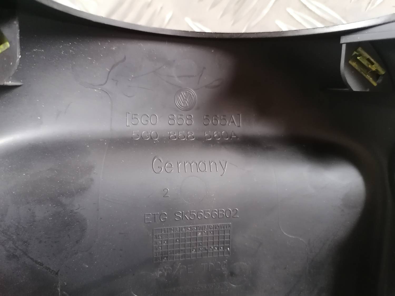 Stūres statnes putekļu aizsargs (salonā) priekš VW CRAFTER 2018 5 Stūres statnes putekļu aizsargs (salonā) priekš VW CRAFTER 2018