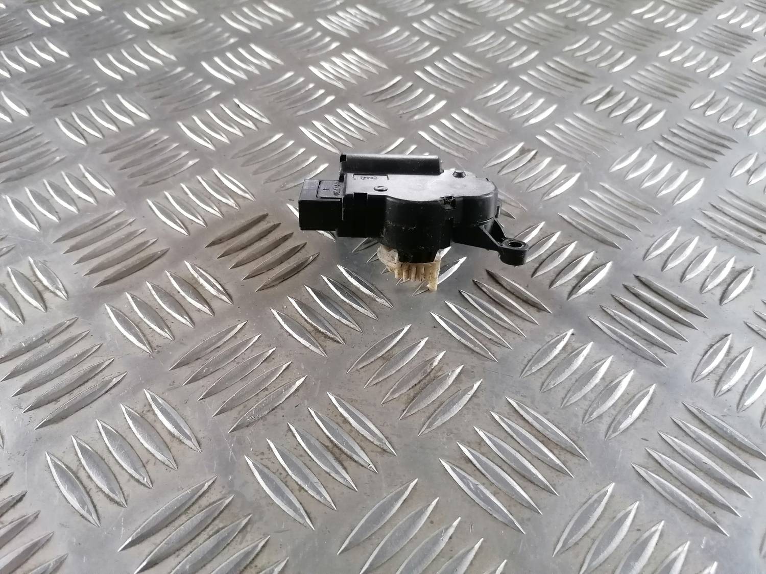 Apsildes sistēmas aktuators priekš VW CRAFTER 2018 1 Apsildes sistēmas aktuators priekš VW CRAFTER 2018