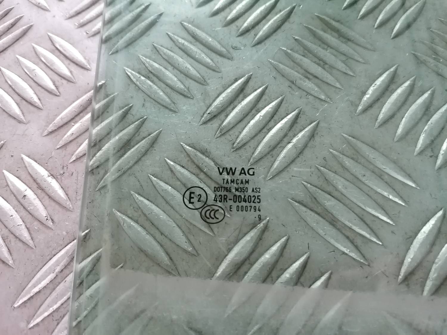 Priekšējo labo durvju stikls priekš VW CRAFTER 2018 3 Priekšējo labo durvju stikls priekš VW CRAFTER 2018