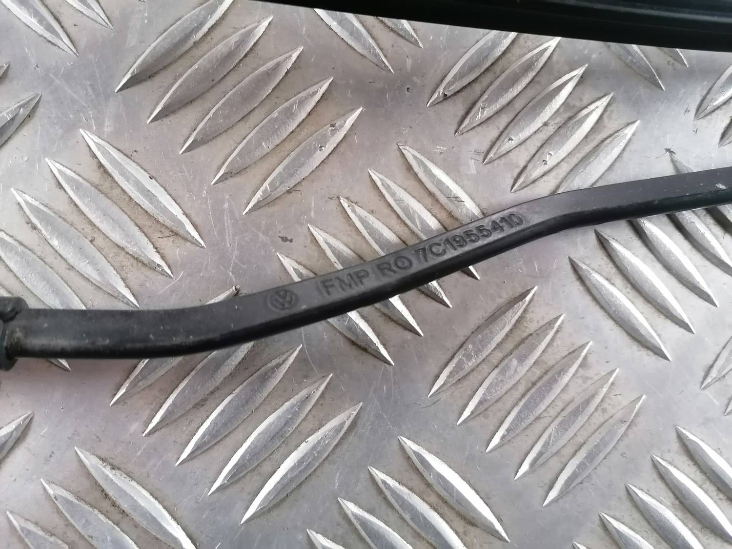 Vējstikla slotiņa priekš VW CRAFTER 2018 2 Vējstikla slotiņa priekš VW CRAFTER 2018