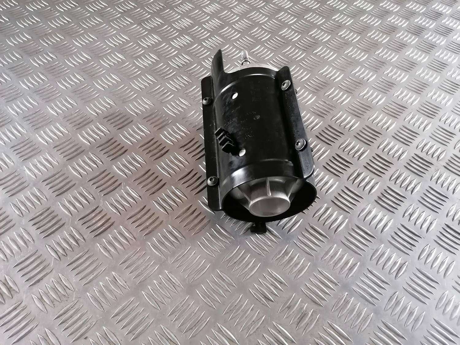 Degvielas filtra korpuss priekš VW CRAFTER 2018 2 Degvielas filtra korpuss priekš VW CRAFTER 2018