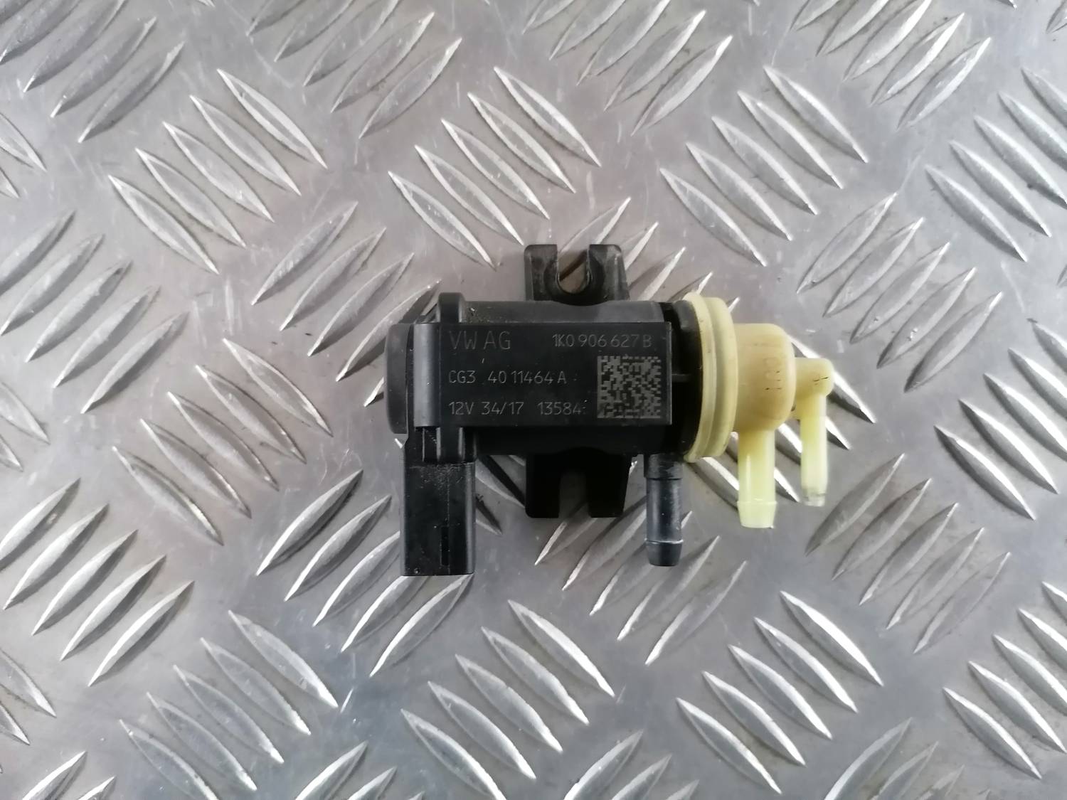 Solenoīda vakuuma vārsts priekš VW CRAFTER 2018 4 Solenoīda vakuuma vārsts priekš VW CRAFTER 2018