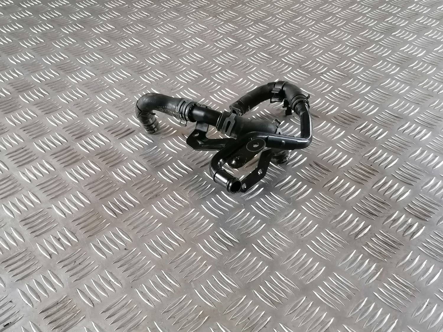 Dzesēšanas caurule priekš VW CRAFTER 2018 2 Dzesēšanas caurule priekš VW CRAFTER 2018