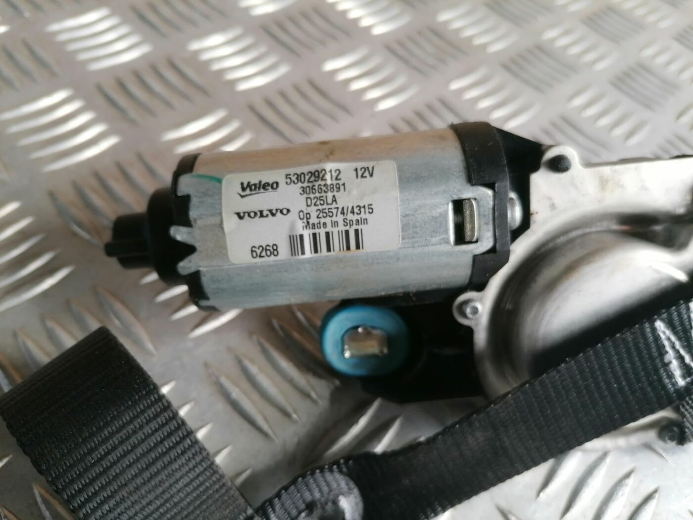 Aizmugurējā stikla tīrītāja motors priekš VOLVO V70 2009 3 Aizmugurējā stikla tīrītāja motors priekš VOLVO V70 2009