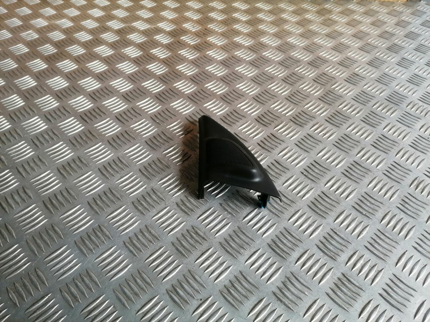 Durvju spoguļa apdares uzlika salonā (ar skaļruni) priekš VOLVO V70 2009 1 Durvju spoguļa apdares uzlika salonā (ar skaļruni) priekš VOLVO V70 2009