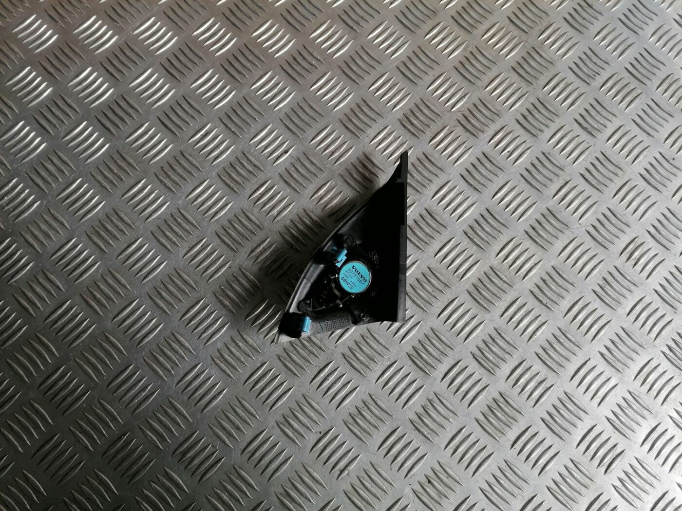 Durvju spoguļa apdares uzlika salonā (ar skaļruni) priekš VOLVO V70 2009 7 Durvju spoguļa apdares uzlika salonā (ar skaļruni) priekš VOLVO V70 2009