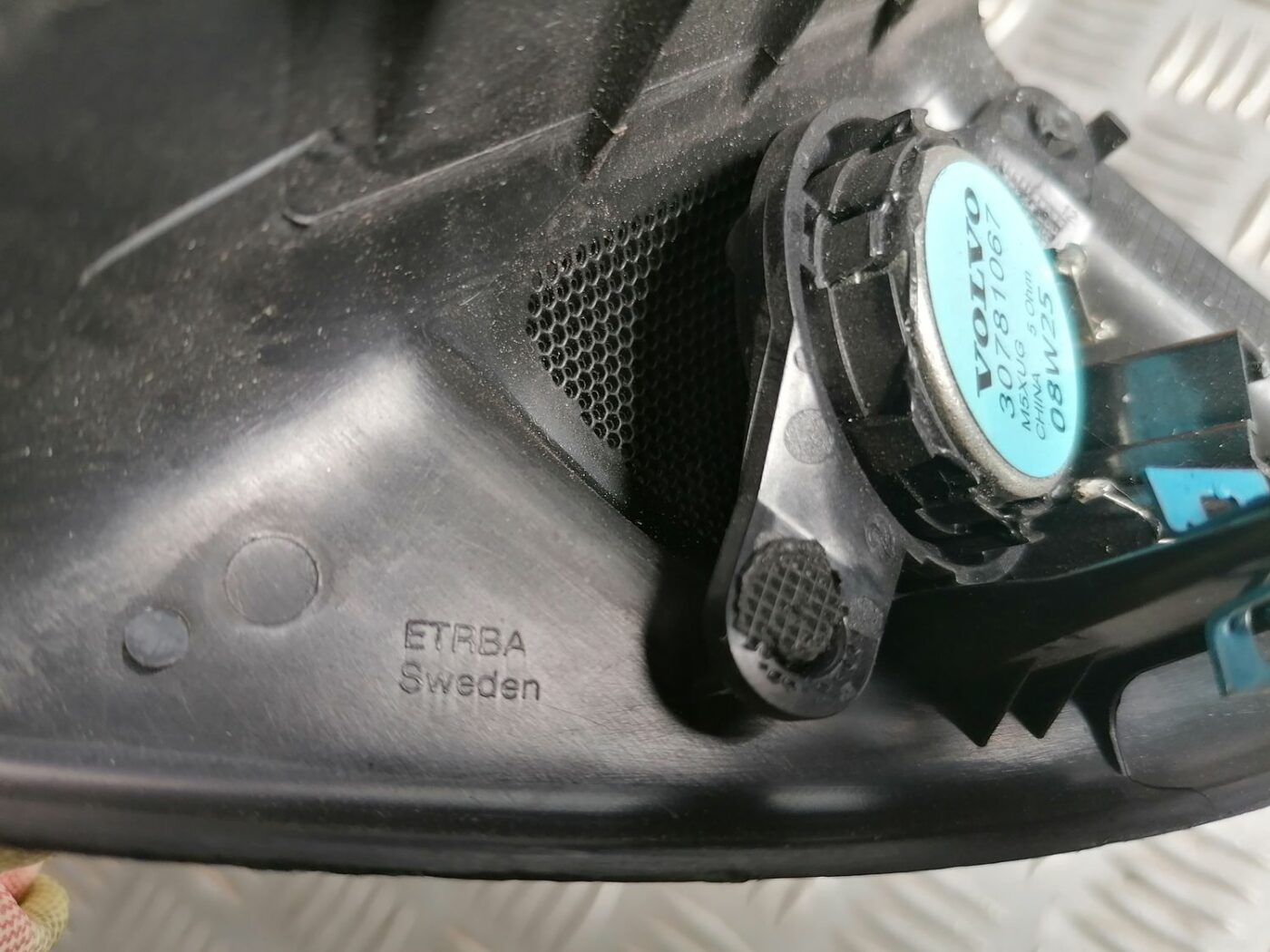 Durvju spoguļa apdares uzlika salonā (ar skaļruni) priekš VOLVO V70 2009 3 Durvju spoguļa apdares uzlika salonā (ar skaļruni) priekš VOLVO V70 2009