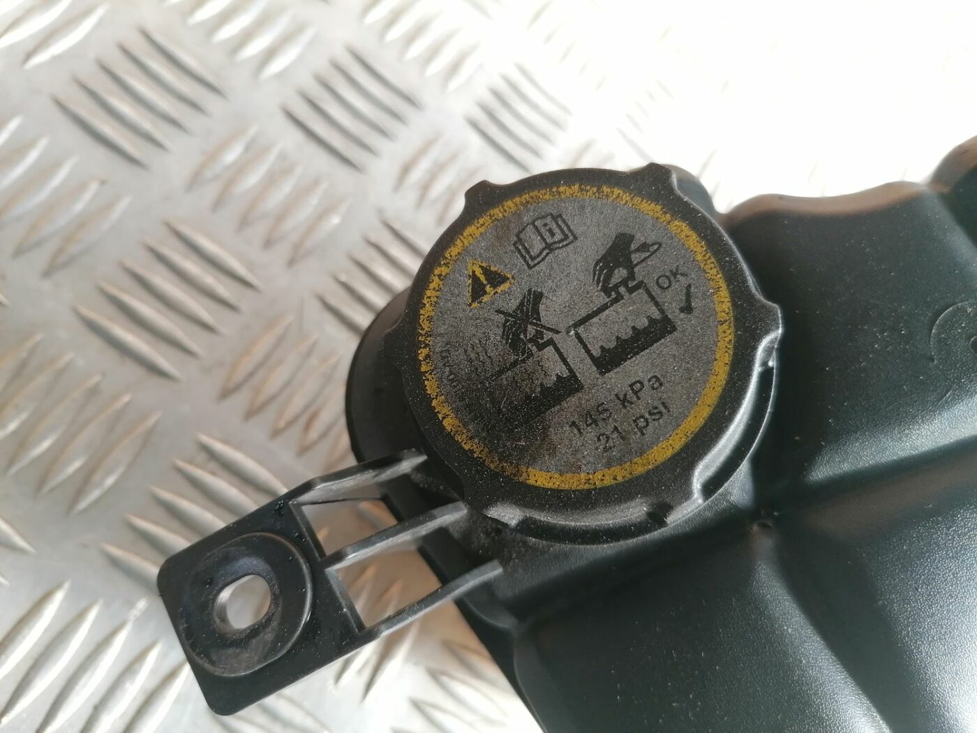 Dzesēšanas šķidruma tvertne priekš VOLVO V70 2009 5 Dzesēšanas šķidruma tvertne priekš VOLVO V70 2009