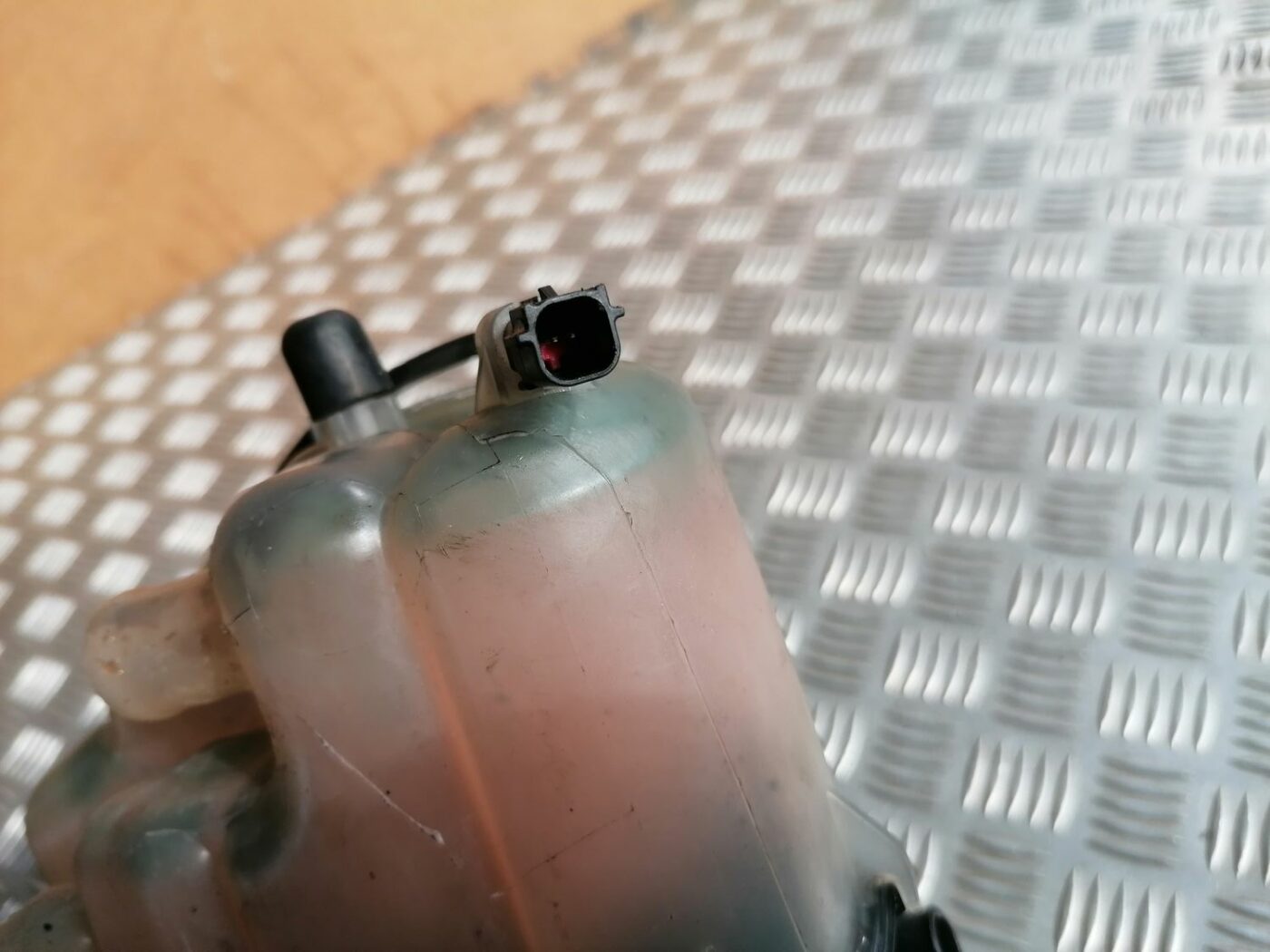 Dzesēšanas šķidruma tvertne priekš VOLVO V70 2009 4 Dzesēšanas šķidruma tvertne priekš VOLVO V70 2009