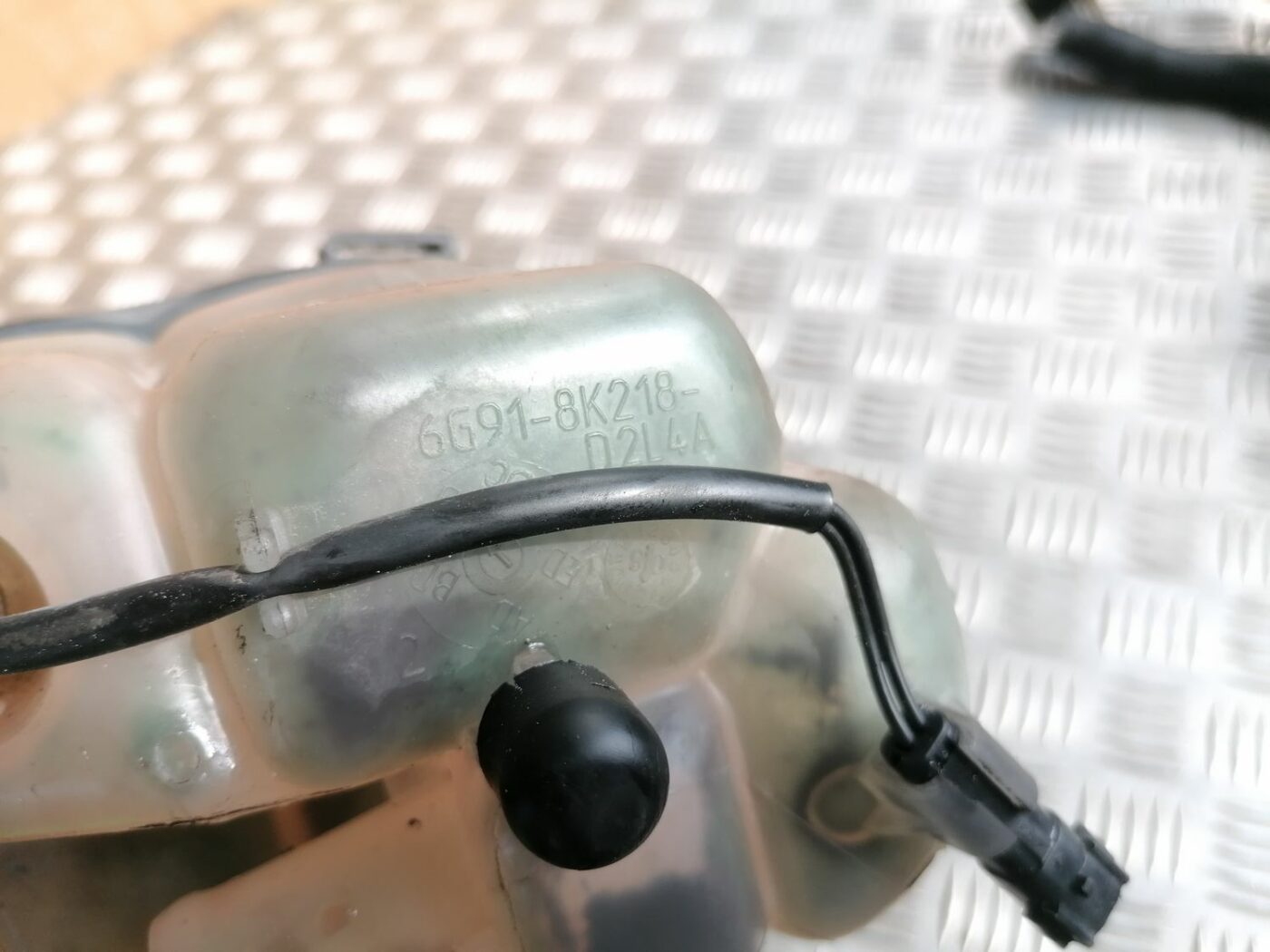 Dzesēšanas šķidruma tvertne priekš VOLVO V70 2009 3 Dzesēšanas šķidruma tvertne priekš VOLVO V70 2009