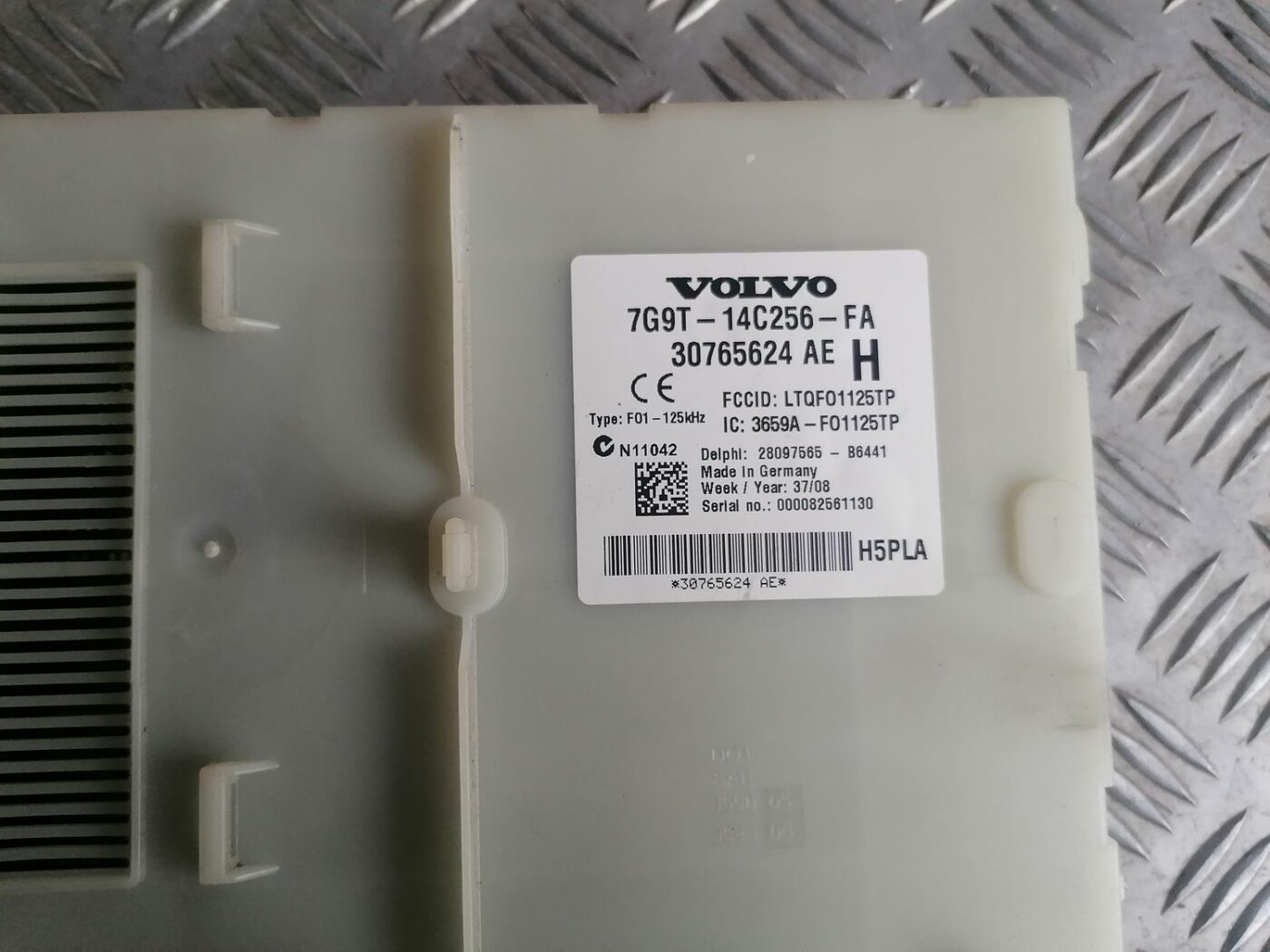 Drošinātāju bloks priekš VOLVO V70 2009 6 Drošinātāju bloks priekš VOLVO V70 2009