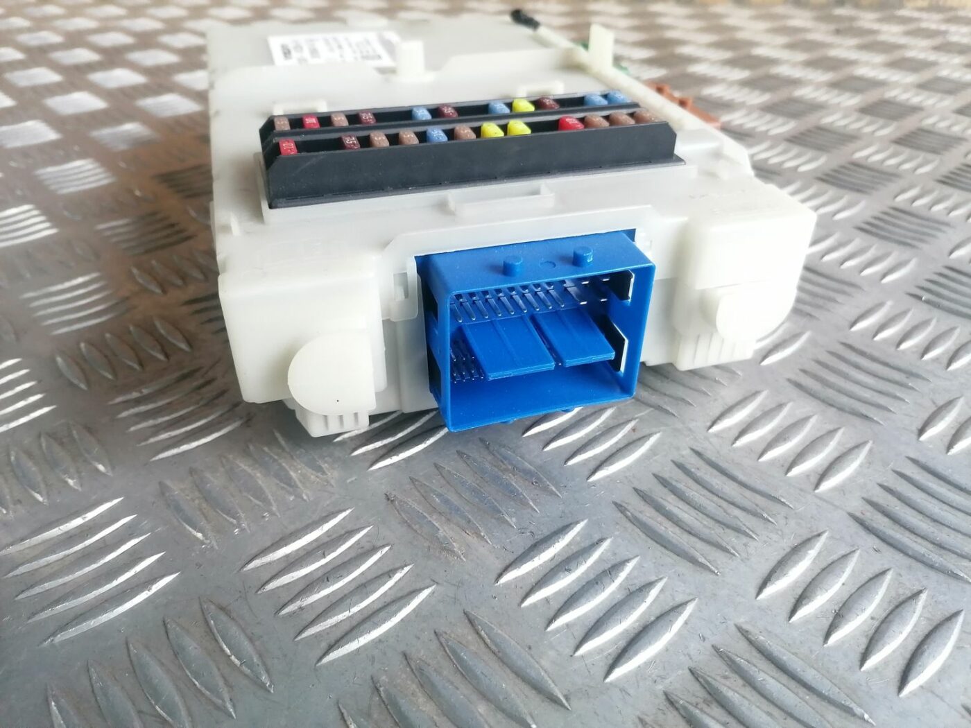 Drošinātāju bloks priekš VOLVO V70 2009 5 Drošinātāju bloks priekš VOLVO V70 2009