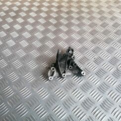 Dzinēja kronšteins priekš VOLVO V70 2009